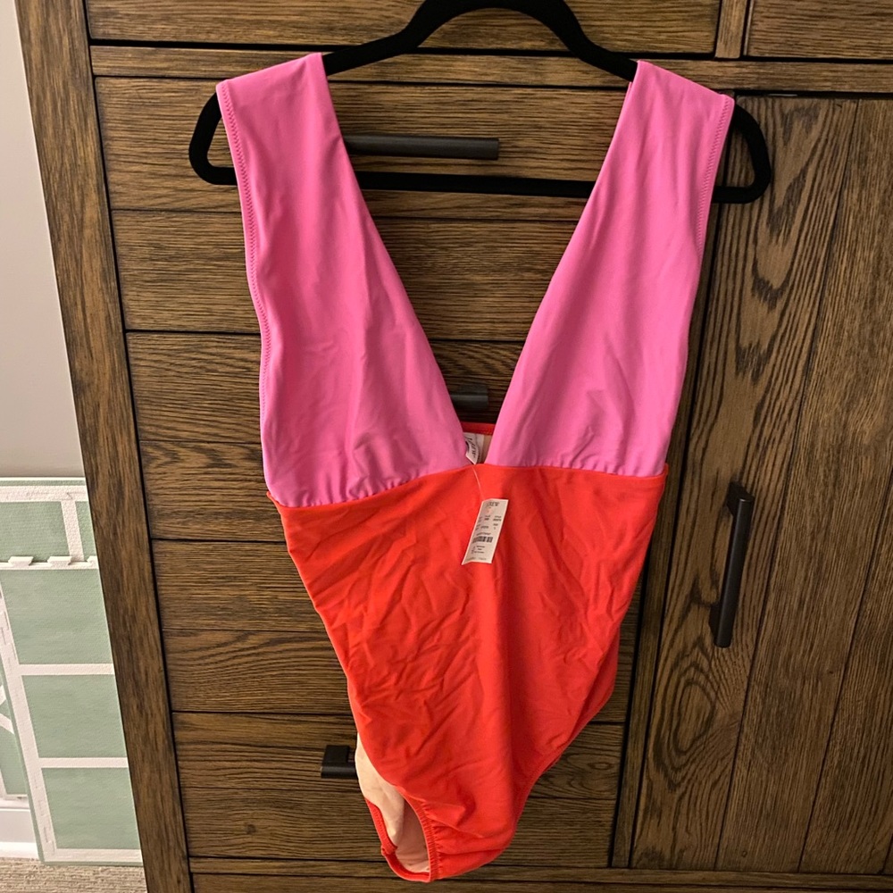 NWT J.Crew ColorblockV-Neck One-Piece Swimsuit Women's size LARGE Style:  AY339.